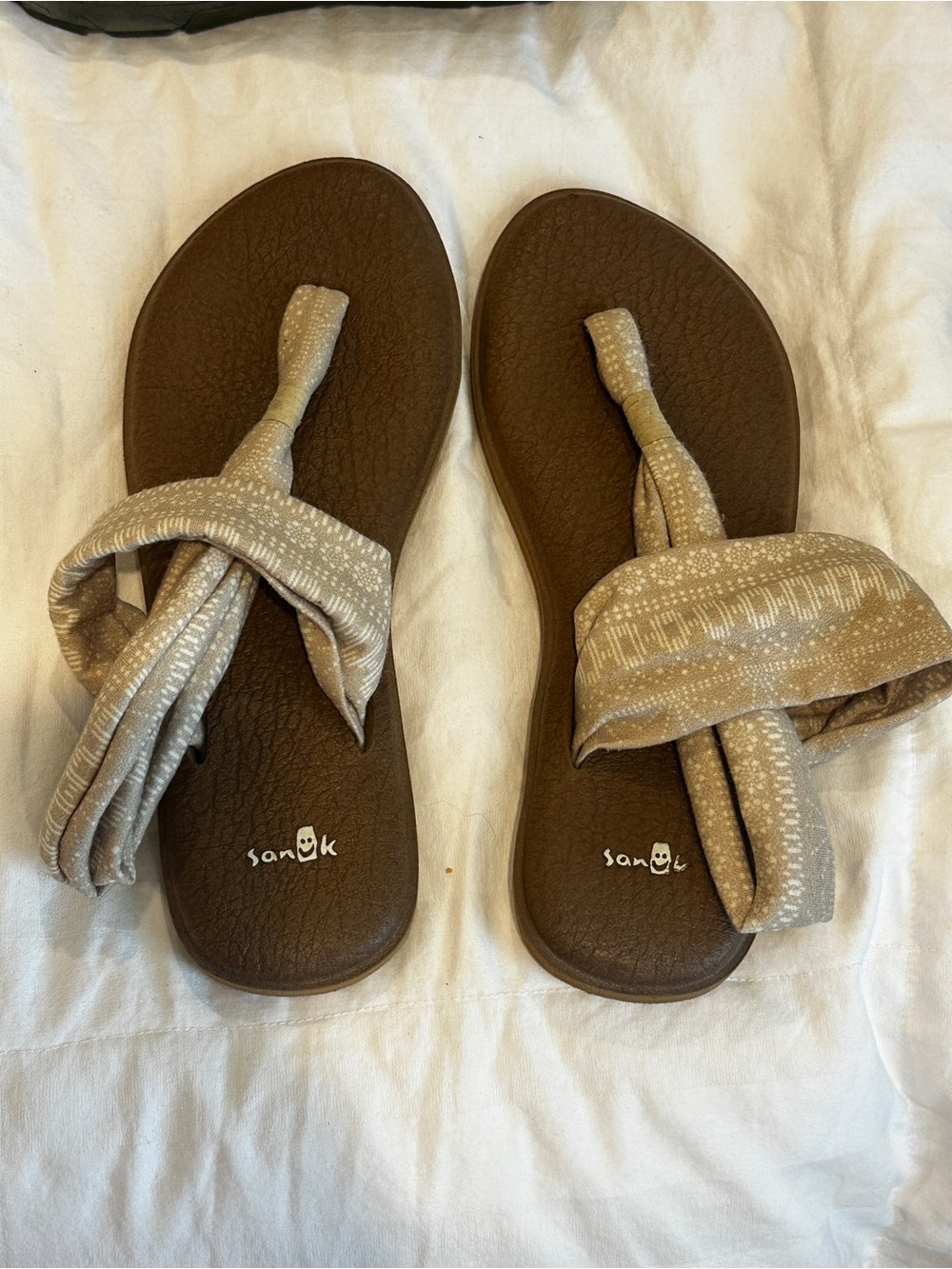 Sanuk Women's Tan Fabric Strap Knotted Toe Sandals